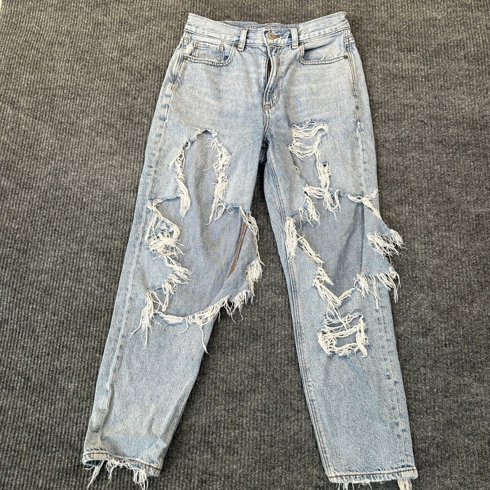 American Eagle Women Mom Jean Size 2 Light Wash Heavy Distressed Cotton Denim